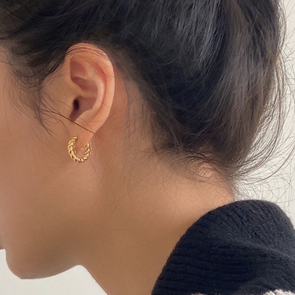 CLOSING SALE! 🔅18K Gold Plated Olivia Twist Hoop Earrings - Picture 3 of 5